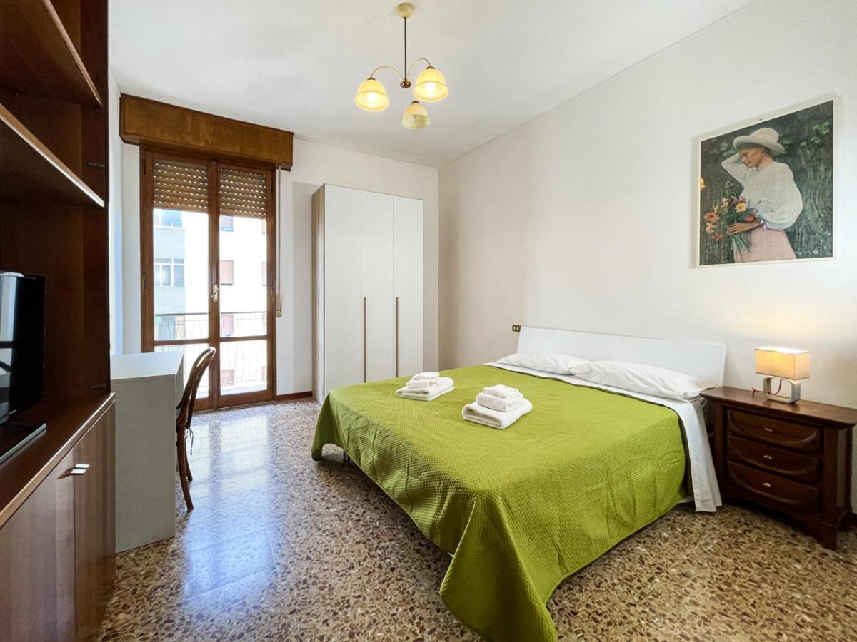 Casa Gramsci - Affitti Brevi Italia Hotel โมดินา ภายนอก รูปภาพ