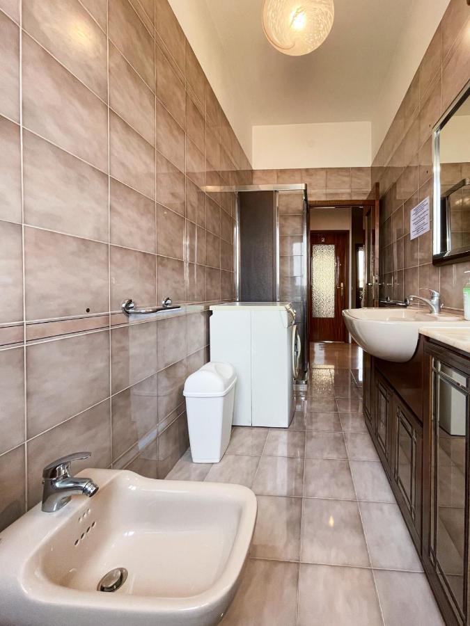 Casa Gramsci - Affitti Brevi Italia Hotel โมดินา ภายนอก รูปภาพ